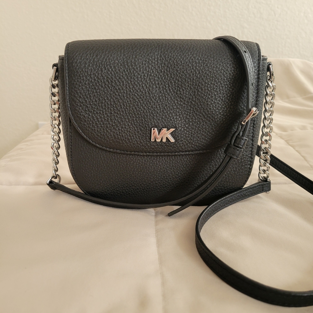 Michael Kors Women's Pebble Leather Crossbody Bag. EUC